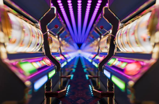 Diamond Empire free spin bonus round with multiplier display